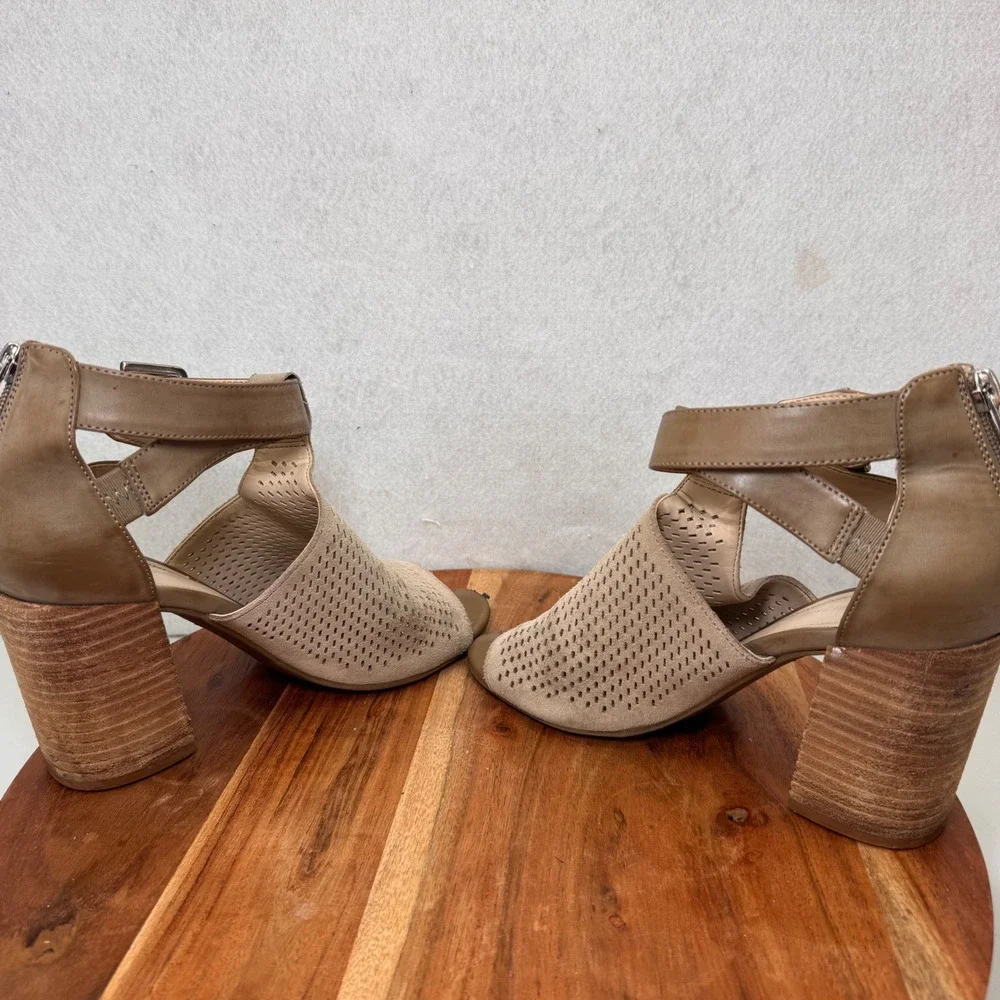 Marc Fisher‎ Block Heel Sandals Ankle Strap Peep Toe Beige Leather 7 Casual